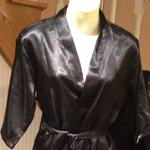 ⬇️Price Drop⬇️Black satin O/S bridesmaid written in rhinestones robe like new - Picture 4 of 4
